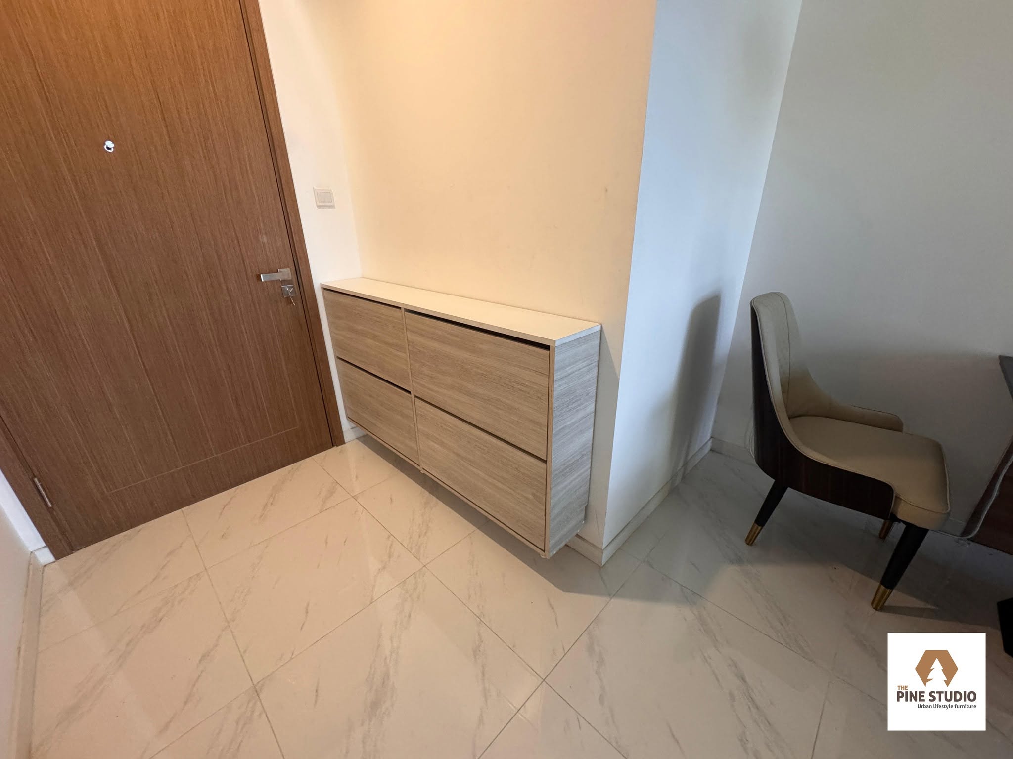 wall-mounted-shoe-racks-made-out-of-melamine-single-layer-non-machanical/