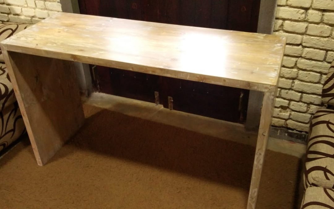 Rustic Pinewood Table