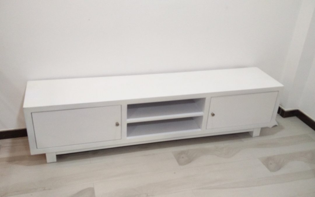 White furniture is the perfect base (or accent) for a variety of design styles, from traditionally beachy to modern chic.