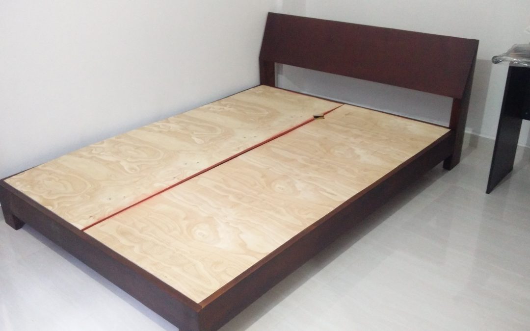 Queen Size Bed made out of Mahogany/Pinewood