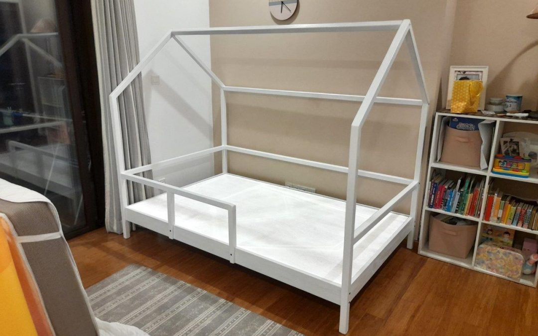 White Awesome Kids House bed, Made out of Mahogany
