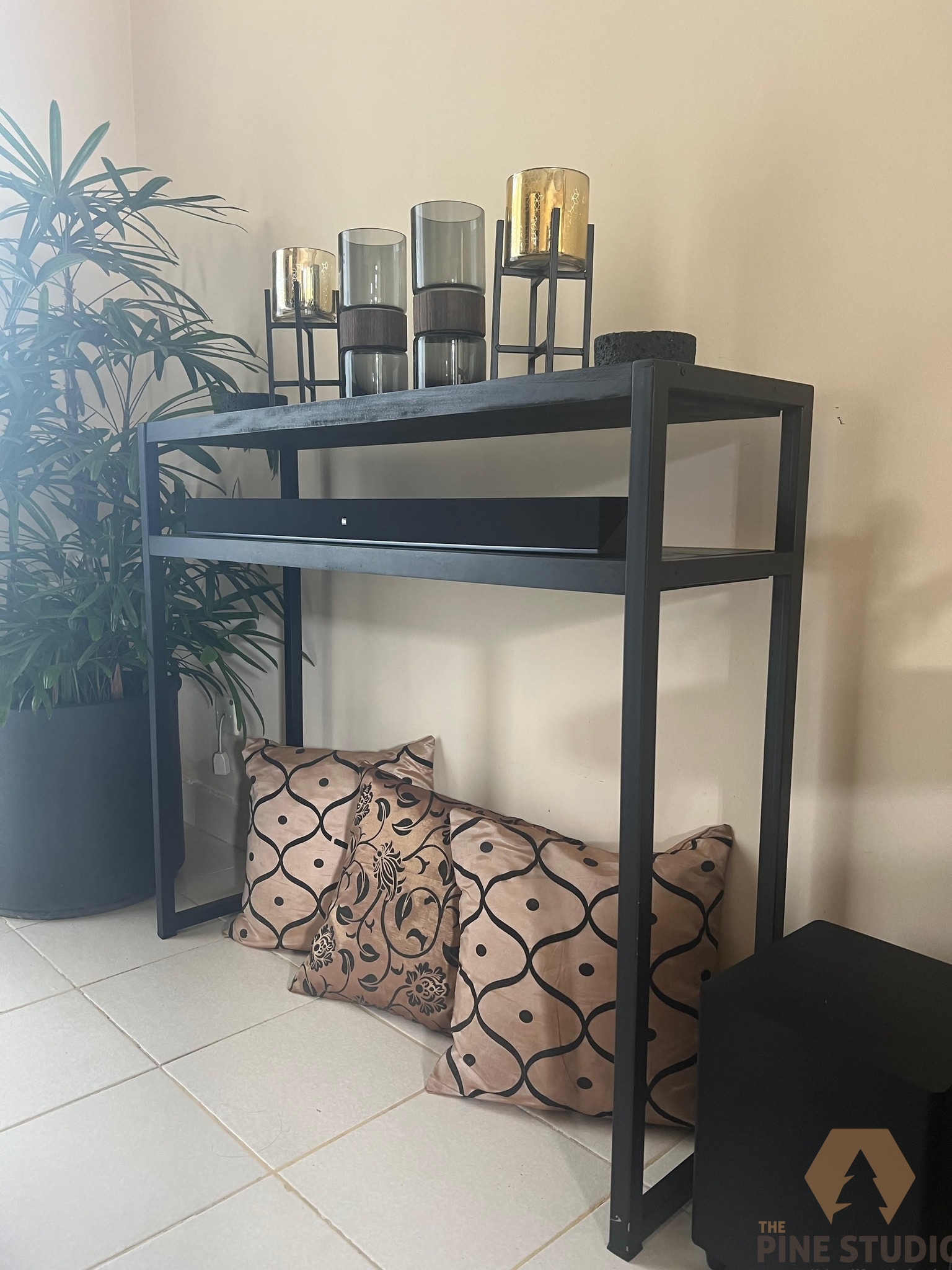 wall-mounted-shoe-racks-made-out-of-melamine-single-layer-non-machanical/